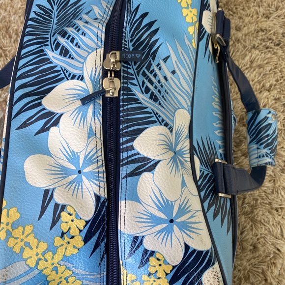 Vintage ✈️Roxy Hawaiian Print Large Duffle Bag roll Suitcase *READ Like New - Picture 2 of 7